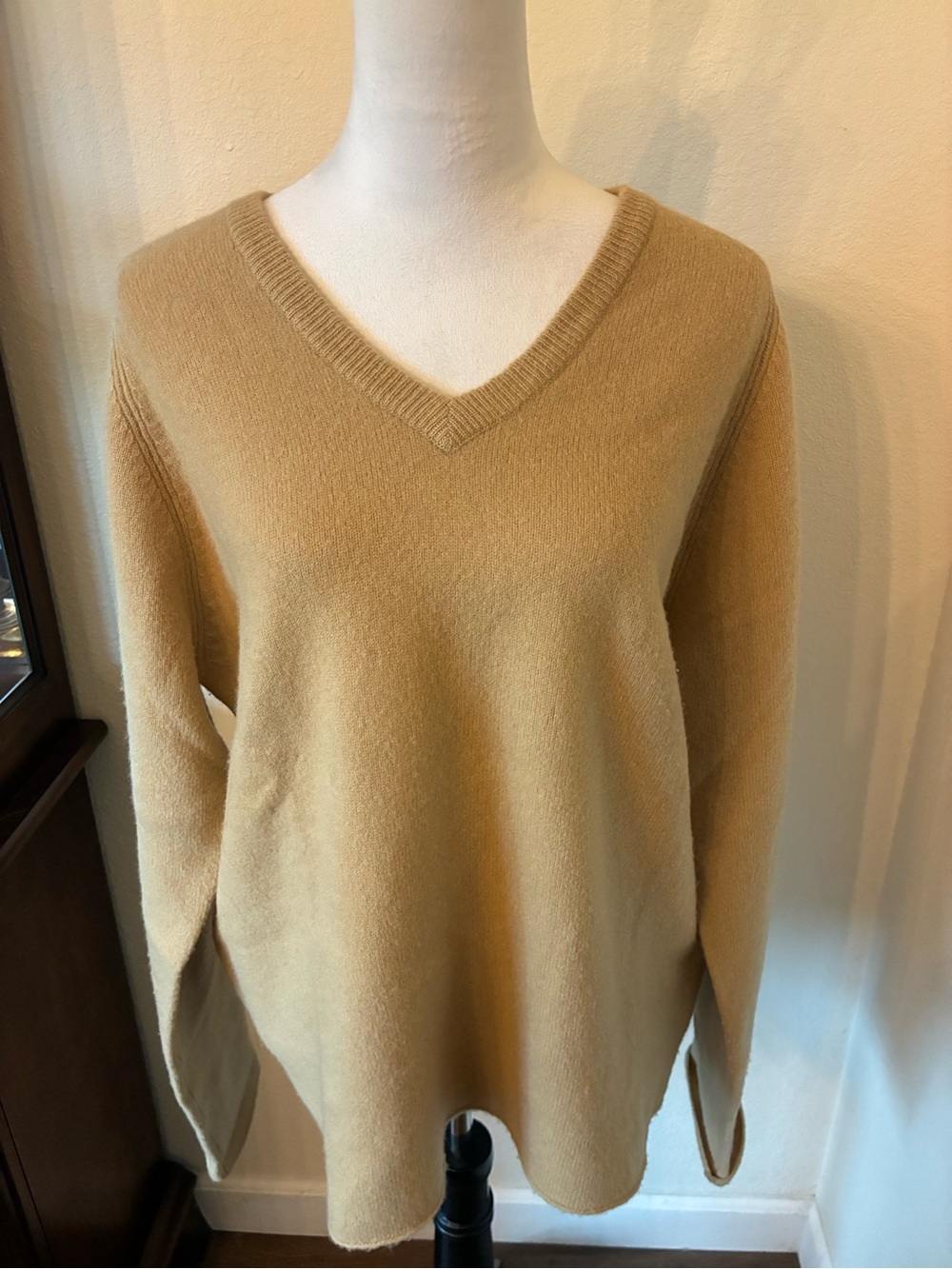 Men’s Vintage 90’s J. Crew Camel Lambswool V-Neck Sweater